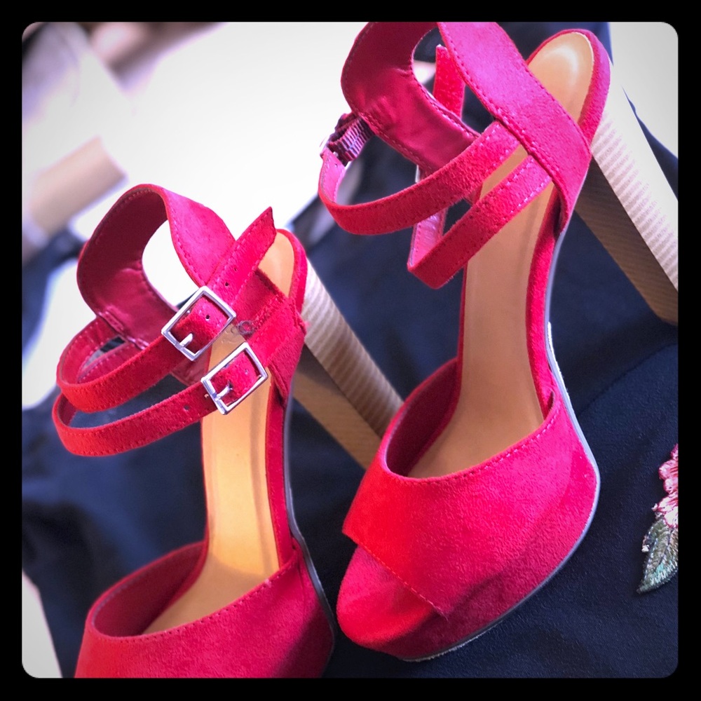 Red chunky heels 👠